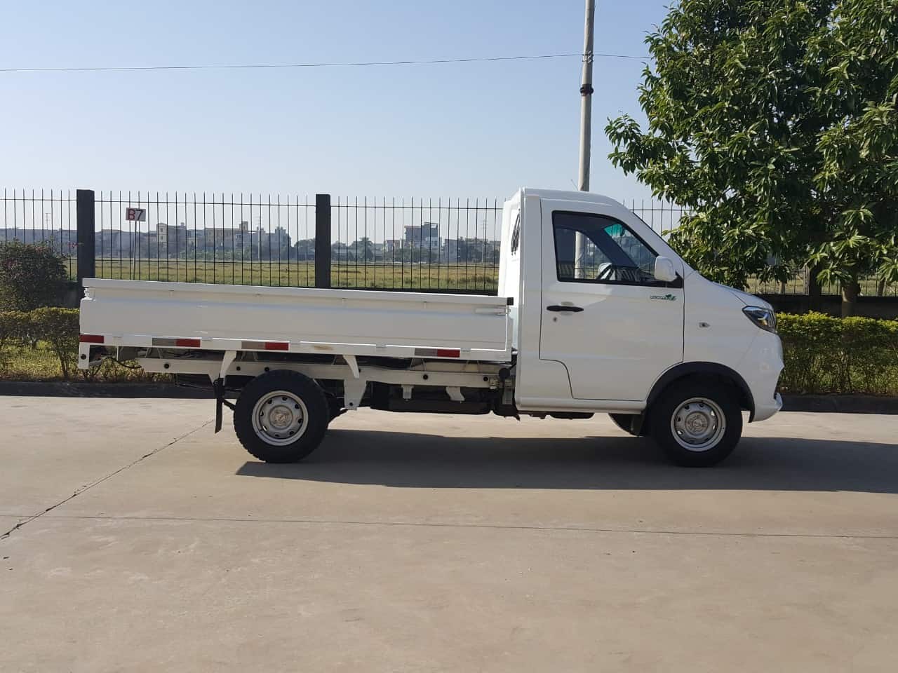 Xe tải SRM-930 thùng lửng tải trọng 930Kg - Dongben Hà Nội